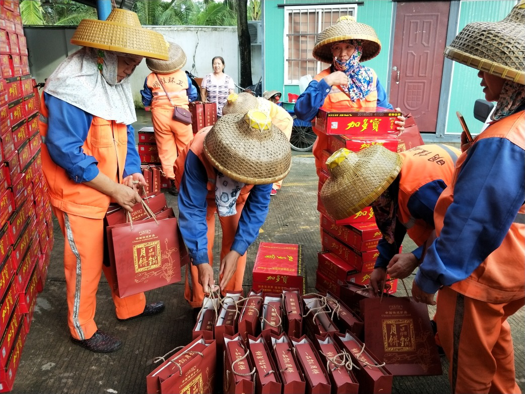 ? ?“中秋佳節(jié)、情暖職工” ? ? ? ? ?-----明佳集團黨支部及工會組織開展中秋慰問活動